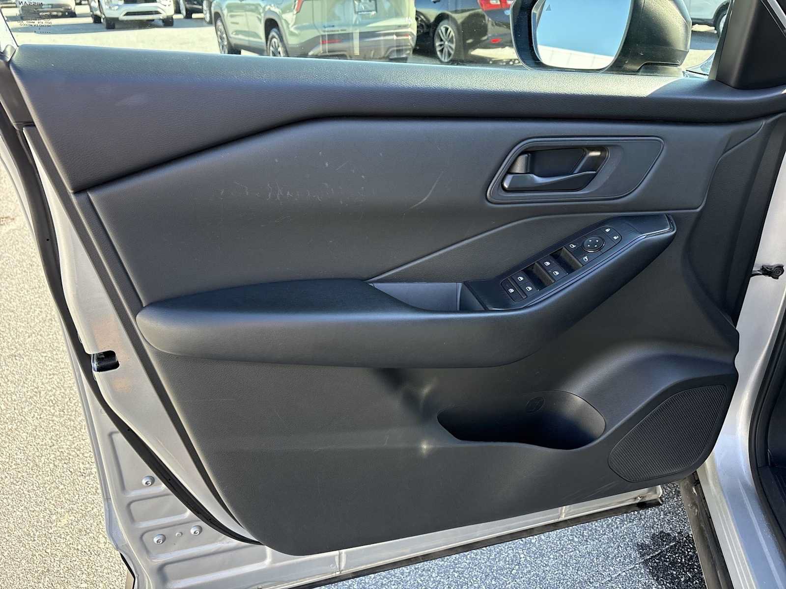 Used 2024 Nissan Rogue S AWD/4WD image 21