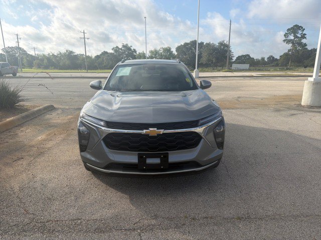 Used 2026 Chevrolet Trax LT w/ Driver Confidence Package FWD image 2
