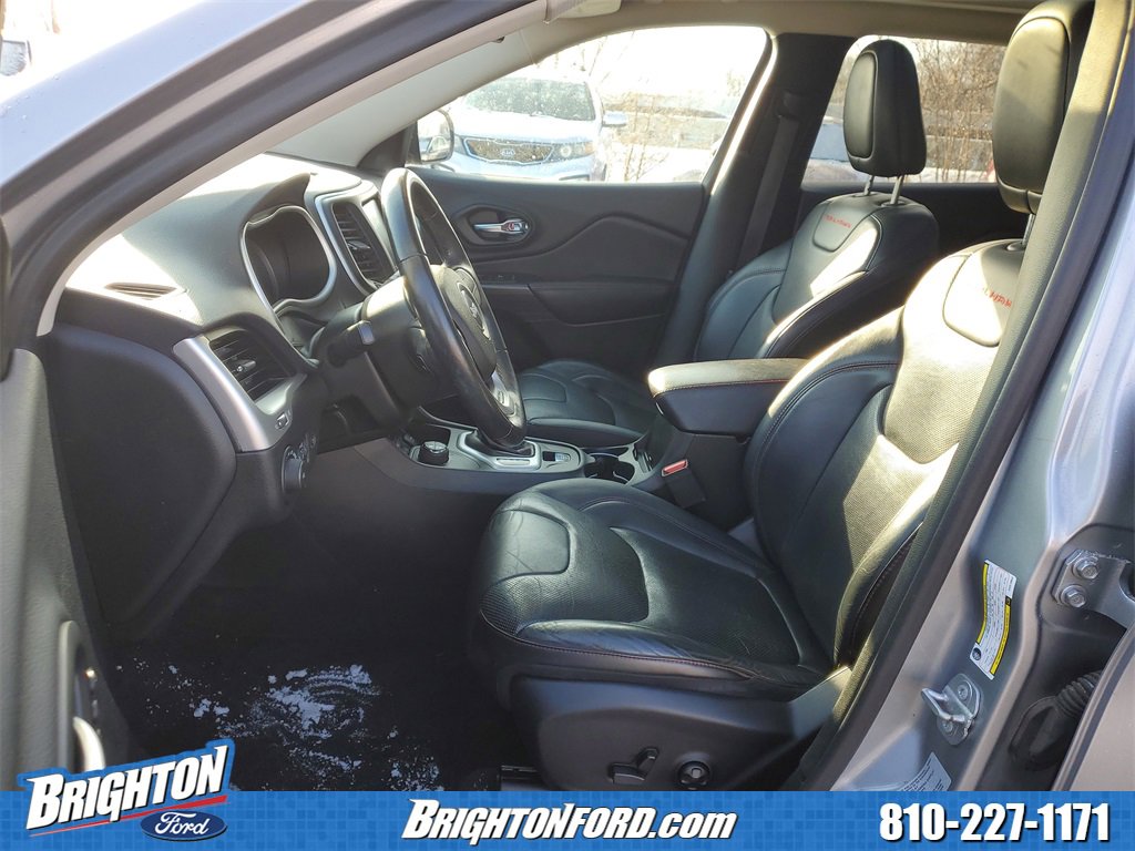 Used 2017 Jeep Cherokee Trailhawk image 10