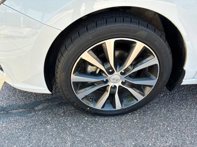 Used 2020 Hyundai Elantra GT FWD image 13