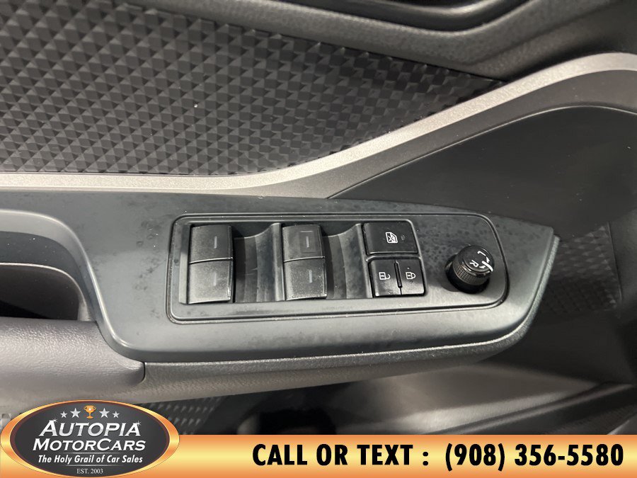 Used 2022 Toyota C-HR XLE FWD image 20