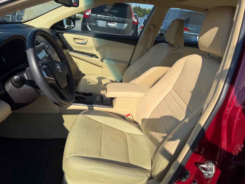 Used 2017 Toyota Camry XLE w/ Moonroof Package FWD image 11