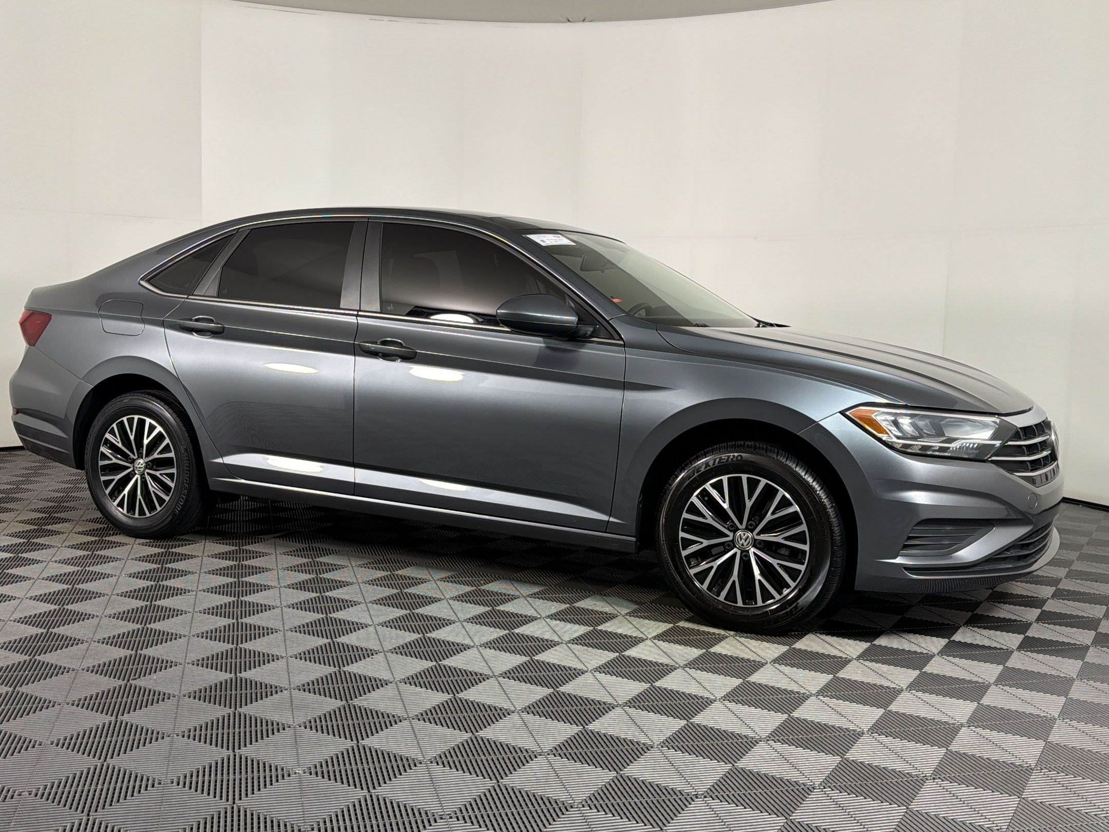 Used 2020 Volkswagen Jetta SE w/ SE Cold Weather Package FWD image 6