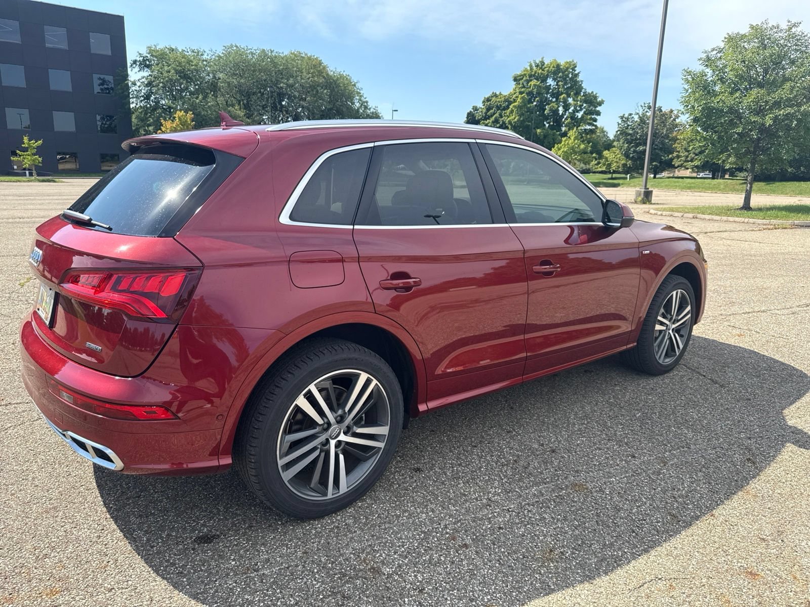 Used 2020 Audi Q5 e Prestige w/ Prestige Package AWD/4WD image 4