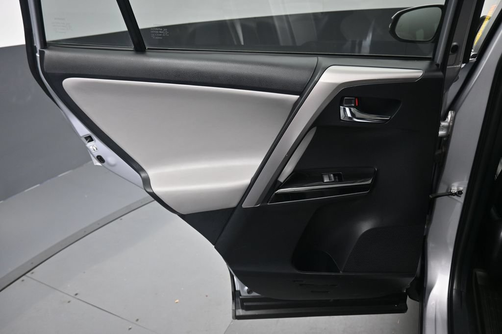 Used 2018 Toyota RAV4 Limited AWD/4WD image 31