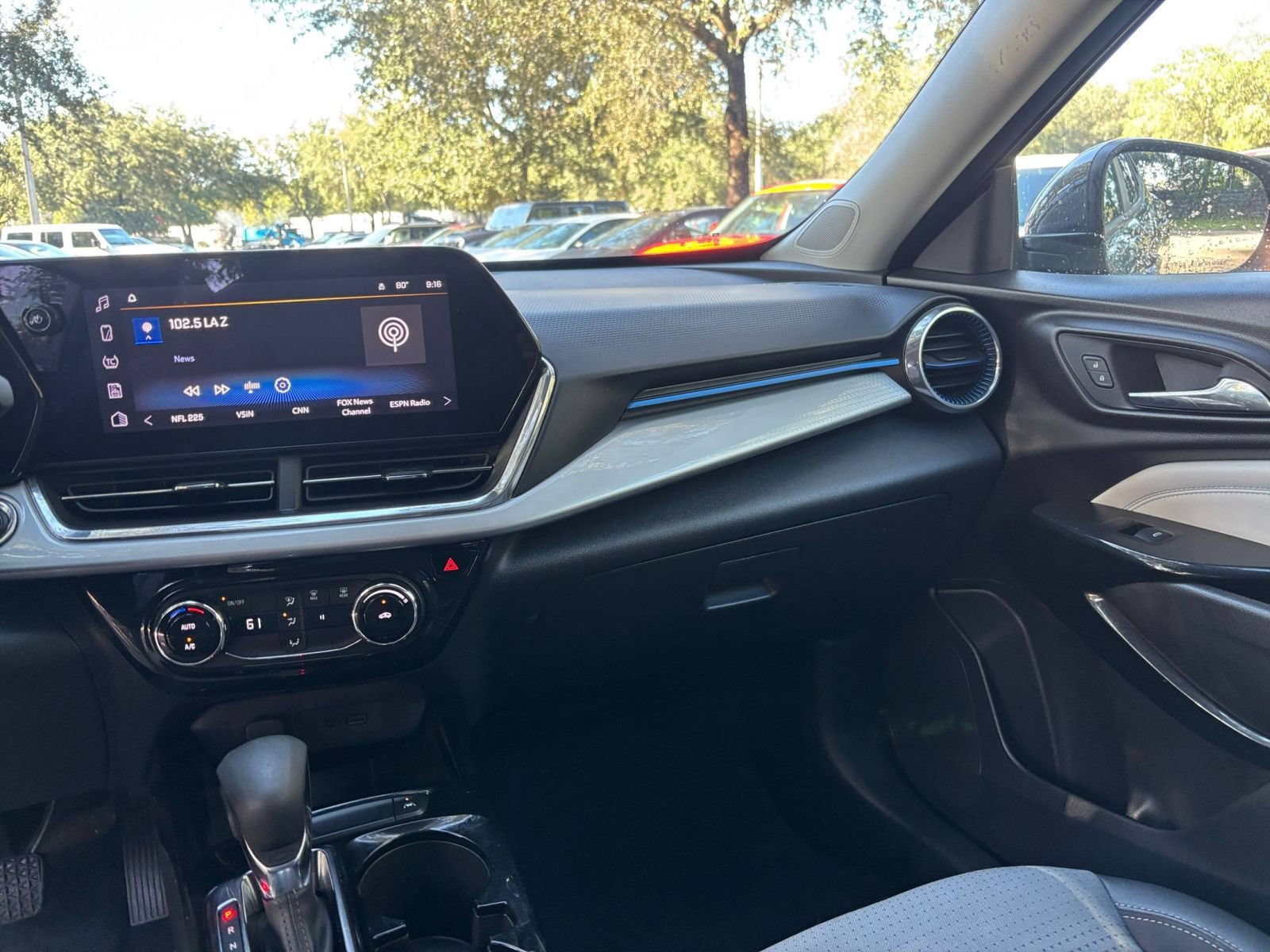 Used 2025 Chevrolet Trax LT FWD image 33