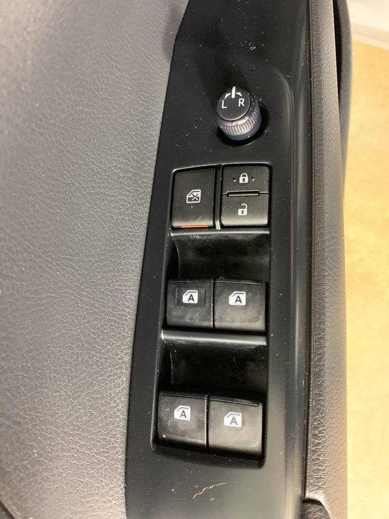 Used 2020 Toyota Camry SE image 17