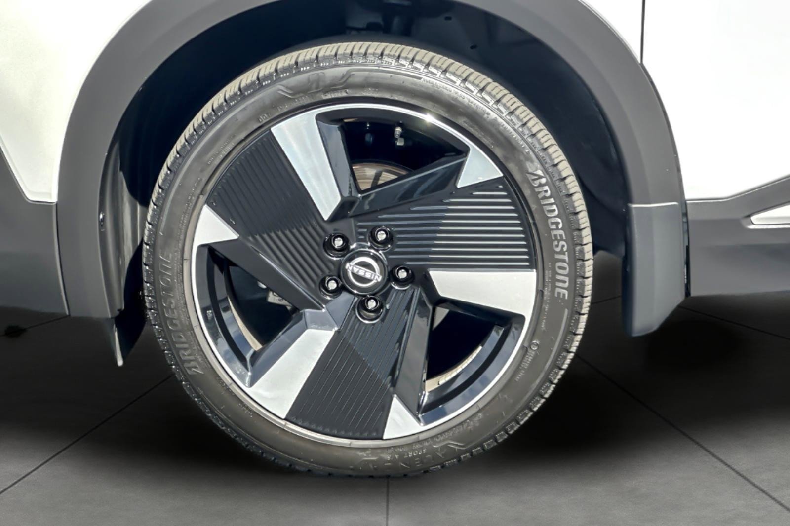 Used 2025 Nissan Kicks SR image 25