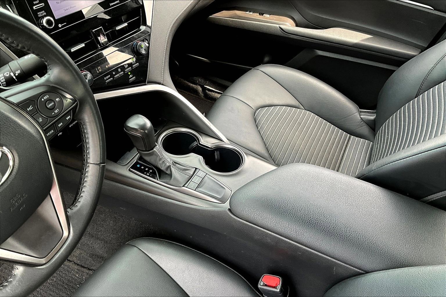 Used 2023 Toyota Camry SE image 14
