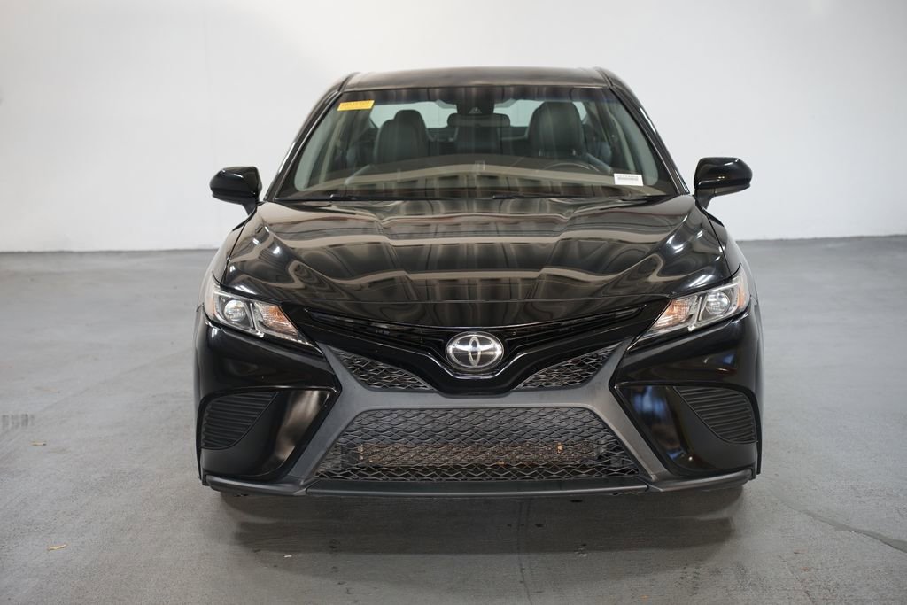 Used 2018 Toyota Camry SE image 2