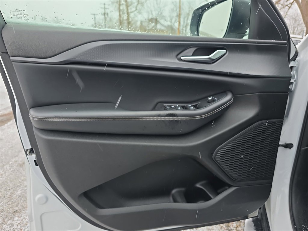 Used 2023 Jeep Grand Cherokee Laredo image 25