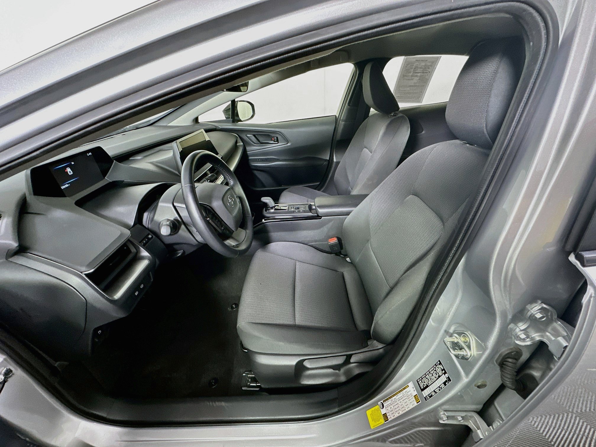 Used 2025 Toyota Prius LE FWD image 13