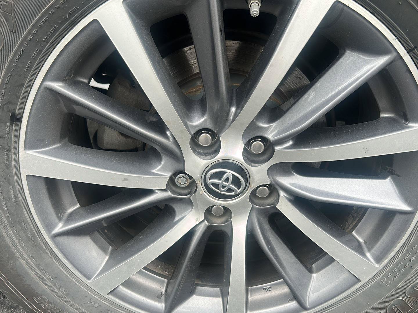 Used 2019 Toyota Highlander XLE AWD/4WD image 9