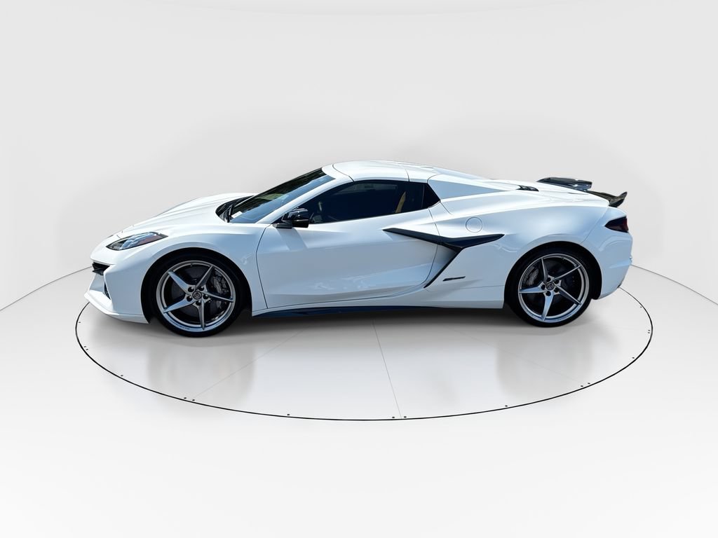 Used 2025 Chevrolet Corvette E-Ray w/ Stealth Interior Trim Package AWD/4WD image 5