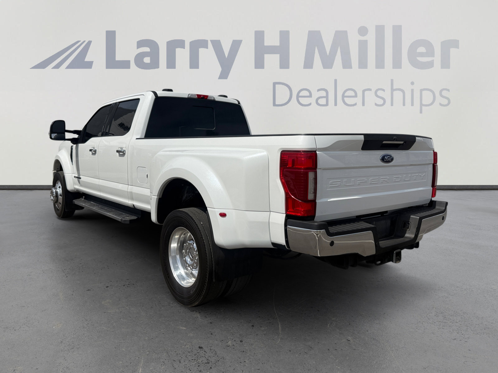 Used 2021 Ford F450 Lariat w/ Lariat Ultimate Package image 3