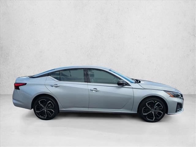 Used 2025 Nissan Altima 2.5 SR AWD/4WD image 4