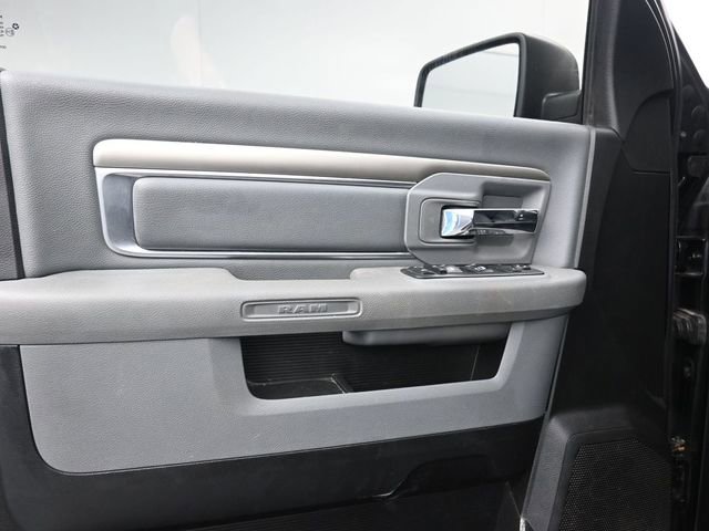 Used 2020 RAM 1500 Classic SLT RWD image 9