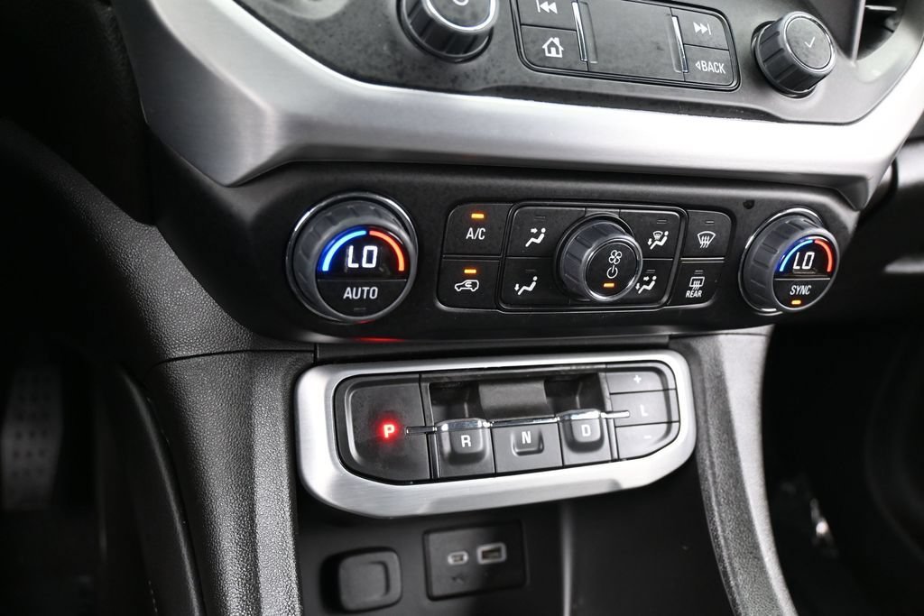 Used 2023 GMC Acadia SLE w/ Driver Convenience Package FWD image 23