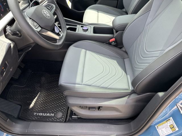 New 2025 Volkswagen Tiguan SE image 11