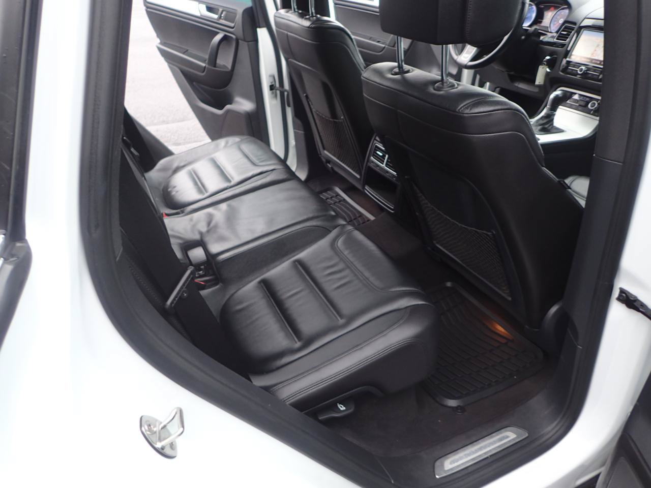 Used 2014 Volkswagen Touareg VR6 AWD/4WD image 12