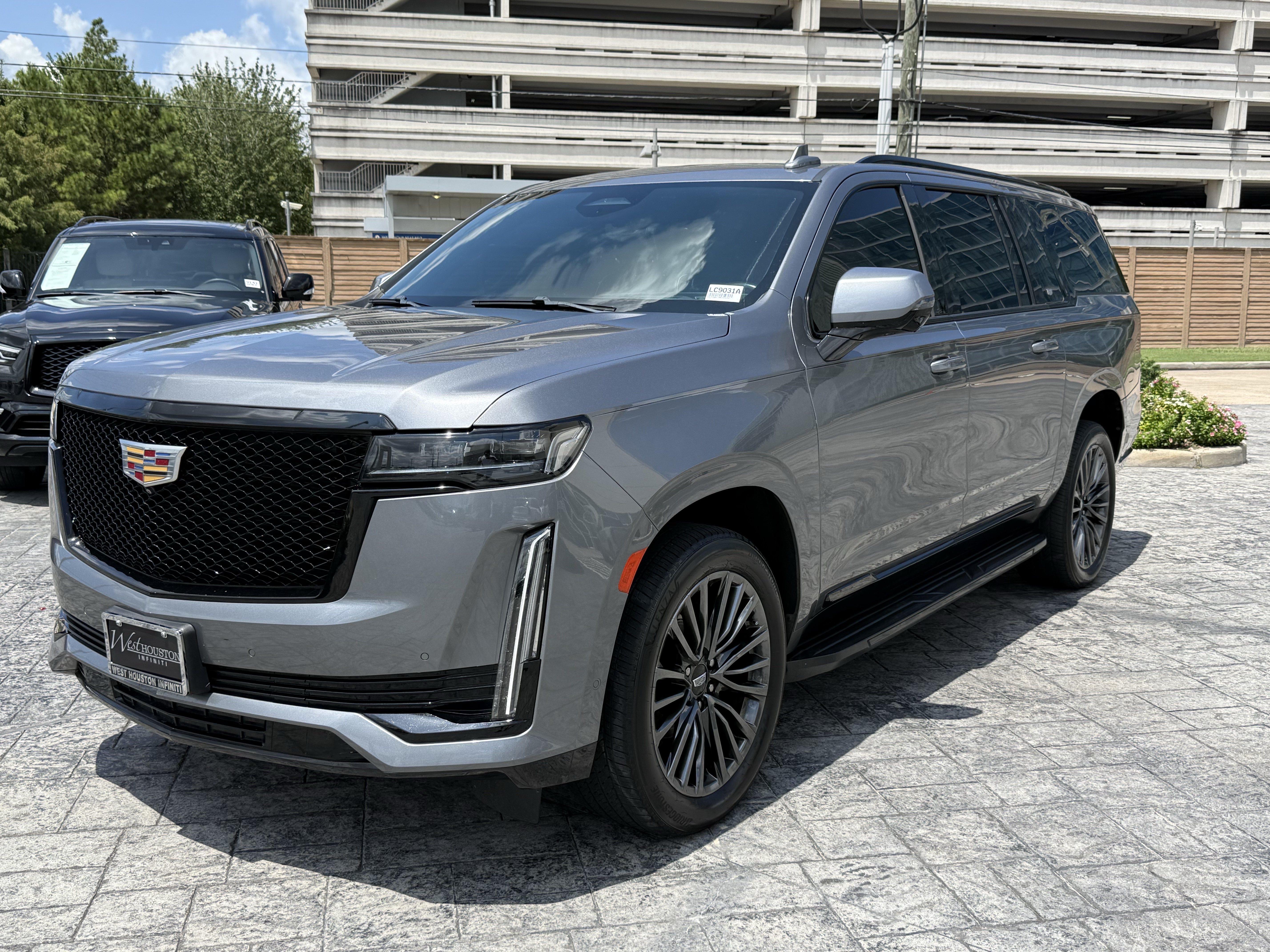 Used 2021 Cadillac Escalade ESV Sport RWD image 3