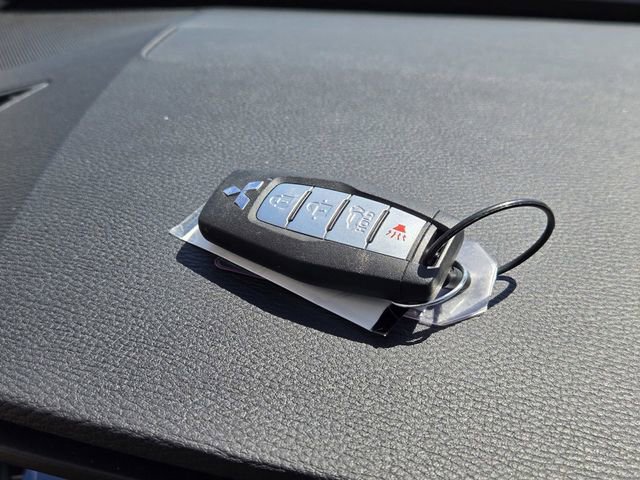 Used 2025 Mitsubishi Outlander SE FWD image 19