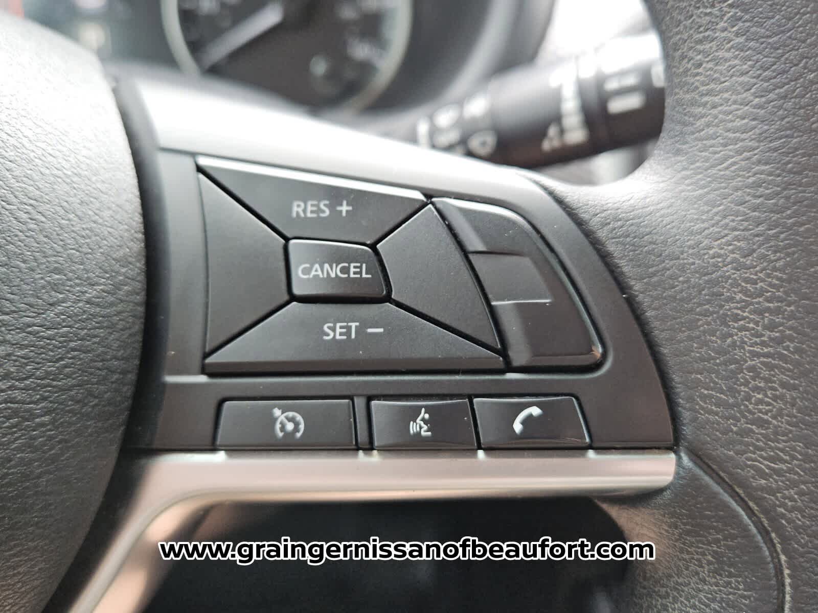Used 2018 Nissan Kicks SV FWD image 13