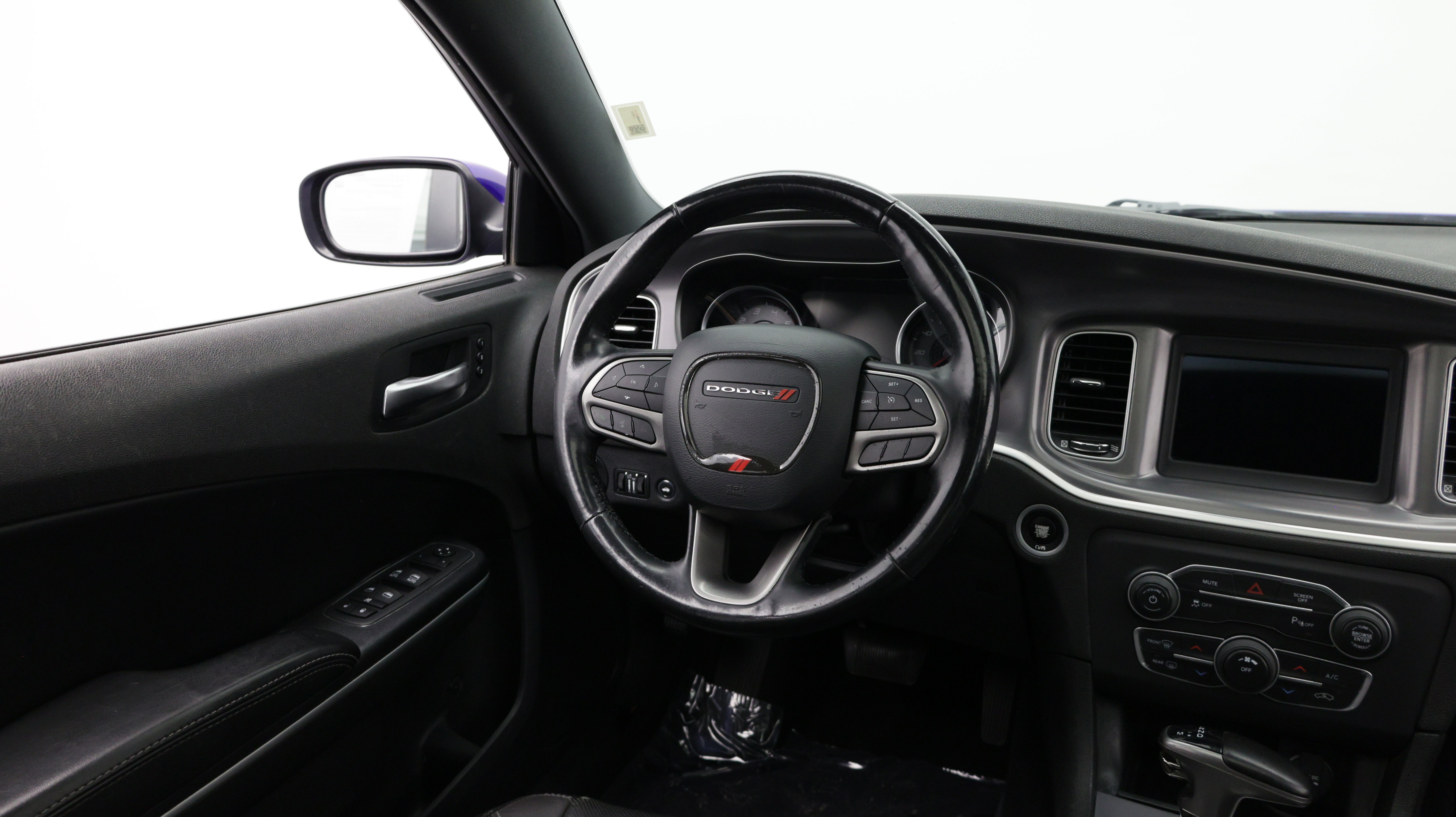 Used 2020 Dodge Charger SXT w/ Leather Interior Group RWD image 39