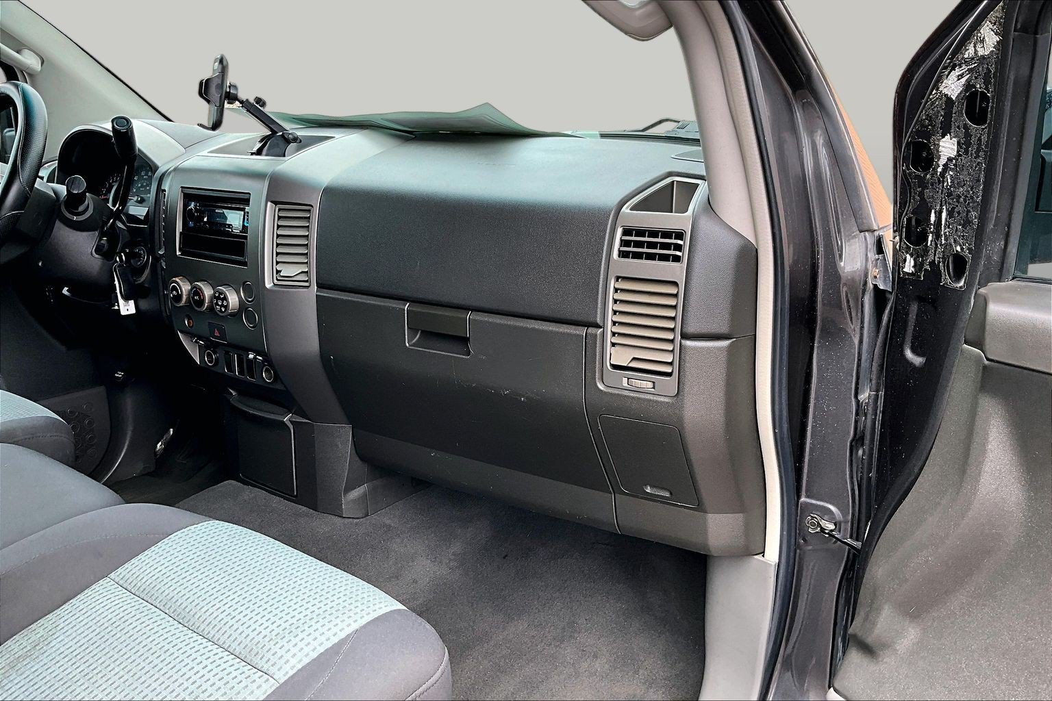 Used 2005 Nissan Titan SE RWD image 15