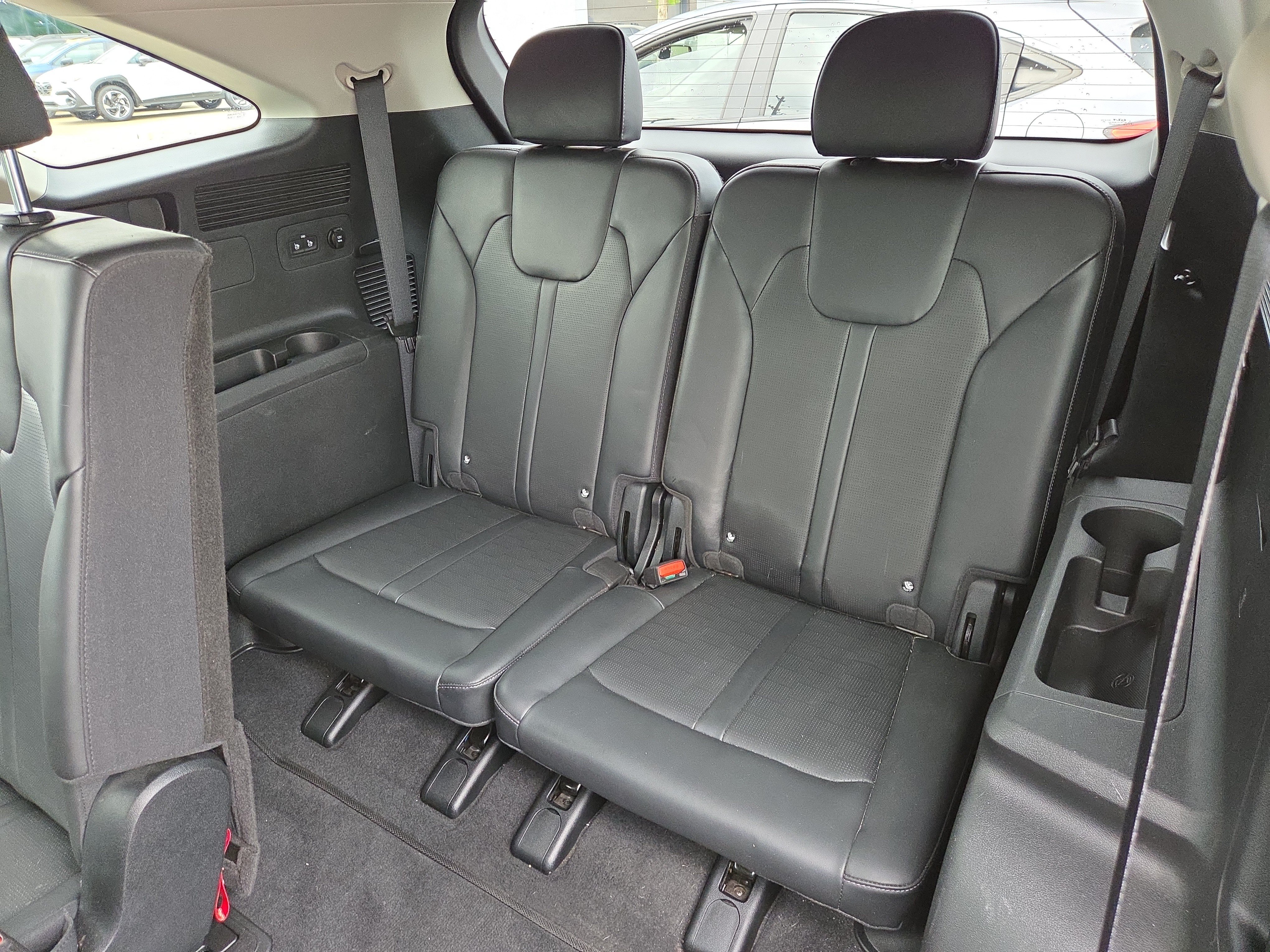 Used 2024 Kia Sorento S w/ Panoramic Sunroof Package FWD image 12