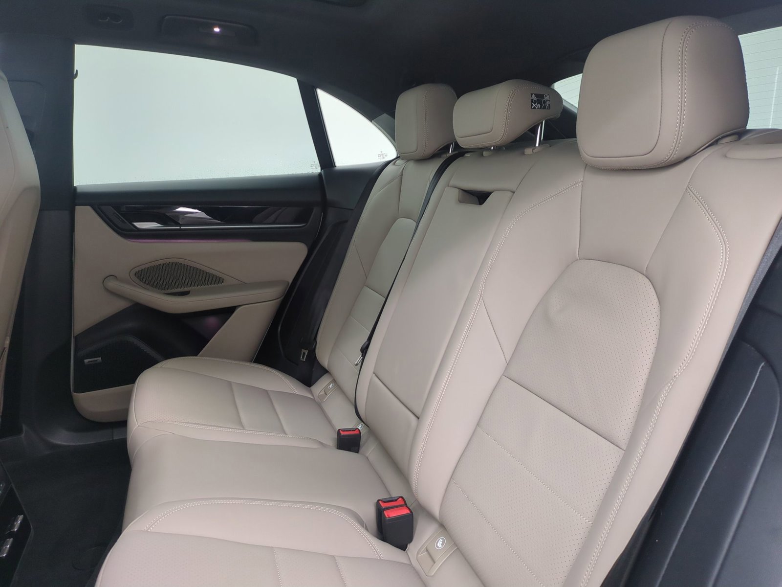 Certified 2025 Porsche Macan Electric RWD image 22