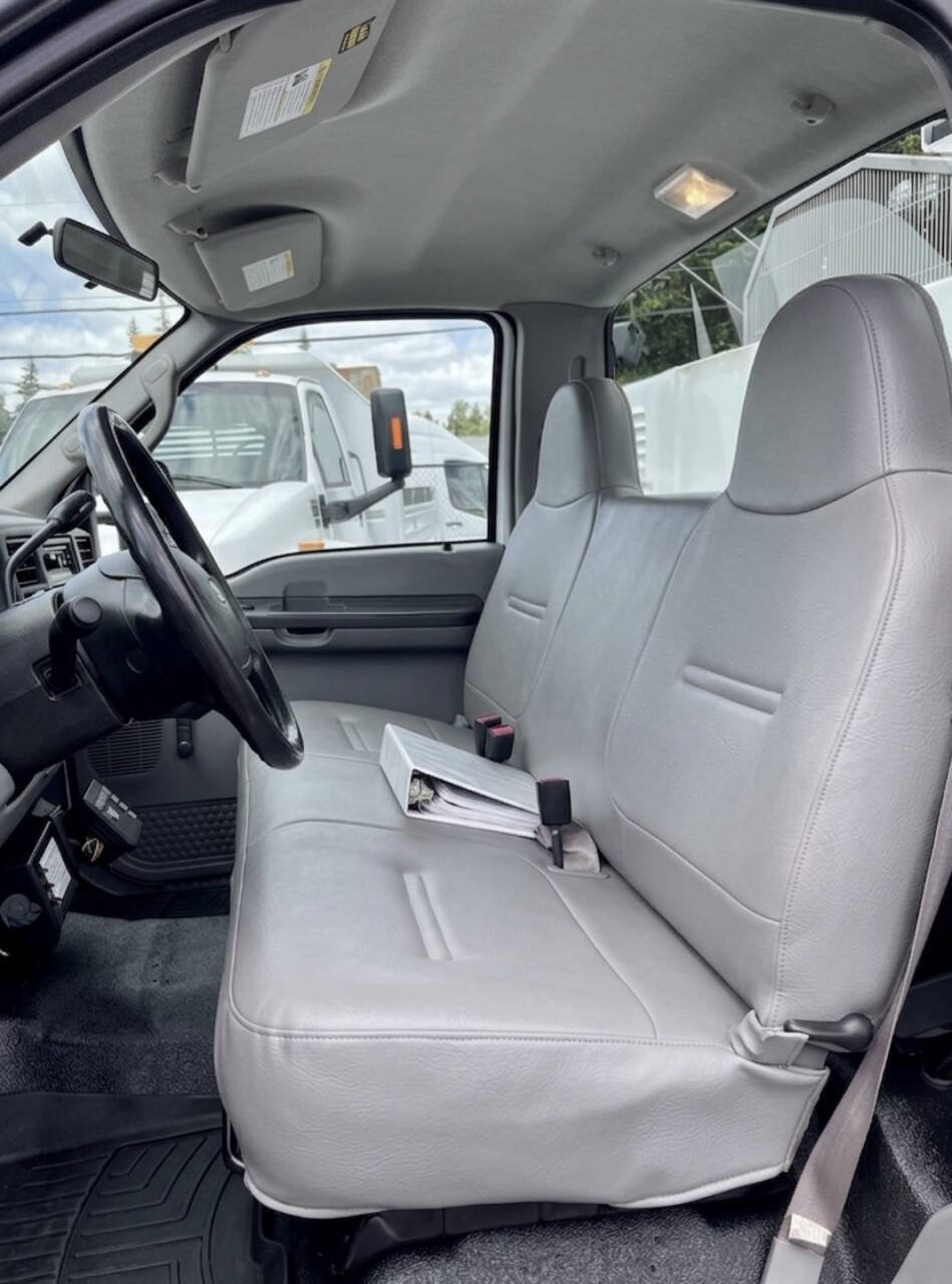 Used 1999 Ford F550 2WD Regular Cab Super Duty image 30