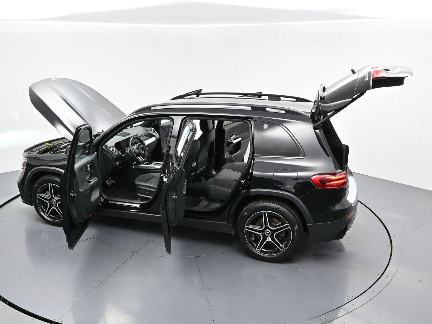 Used 2024 Mercedes-Benz GLB 250 image 40