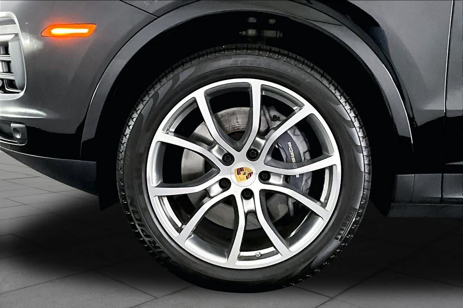 Used 2021 Porsche Cayenne AWD/4WD image 11