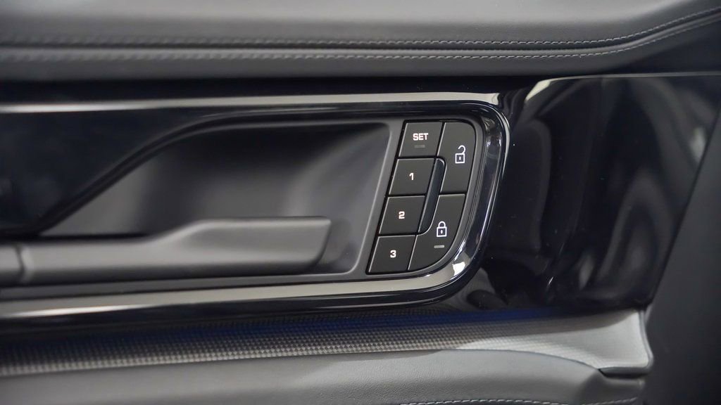New 2025 Porsche Panamera Turbo AWD/4WD image 22