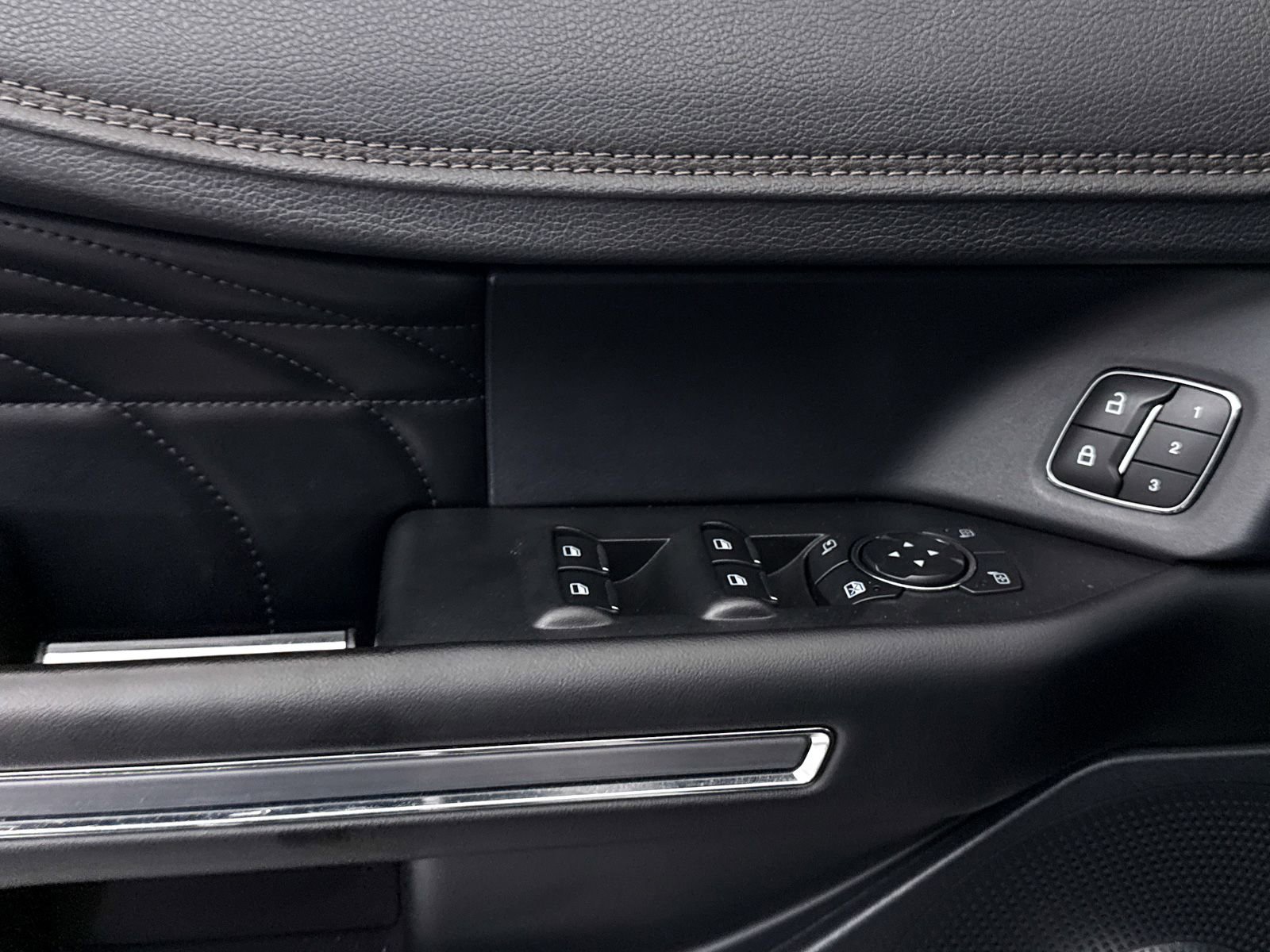 Used 2018 Ford Expedition Max Platinum AWD/4WD image 31