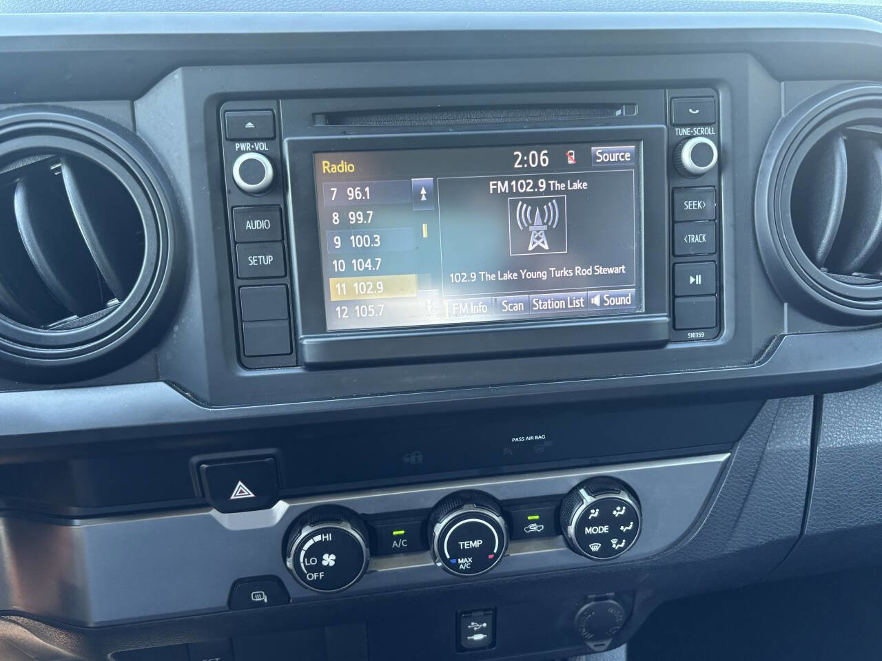 Used 2019 Toyota Tacoma SR image 16