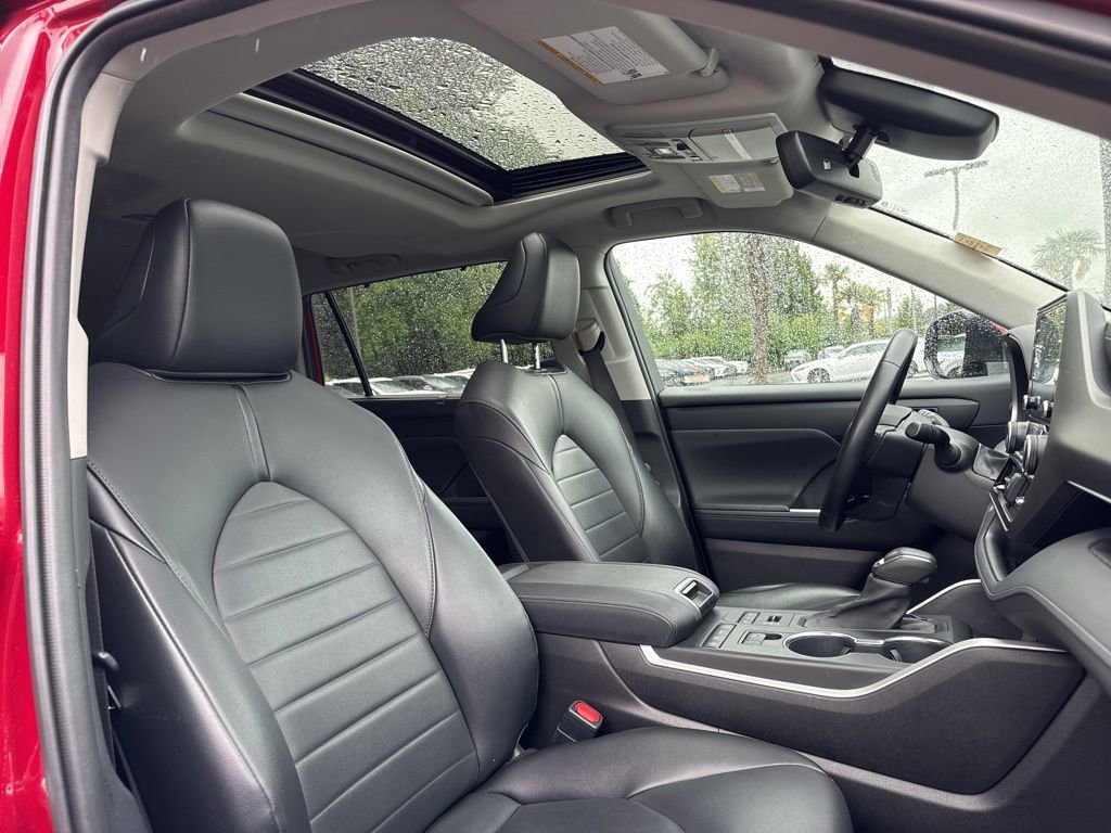 Used 2021 Toyota Highlander XLE AWD/4WD image 21