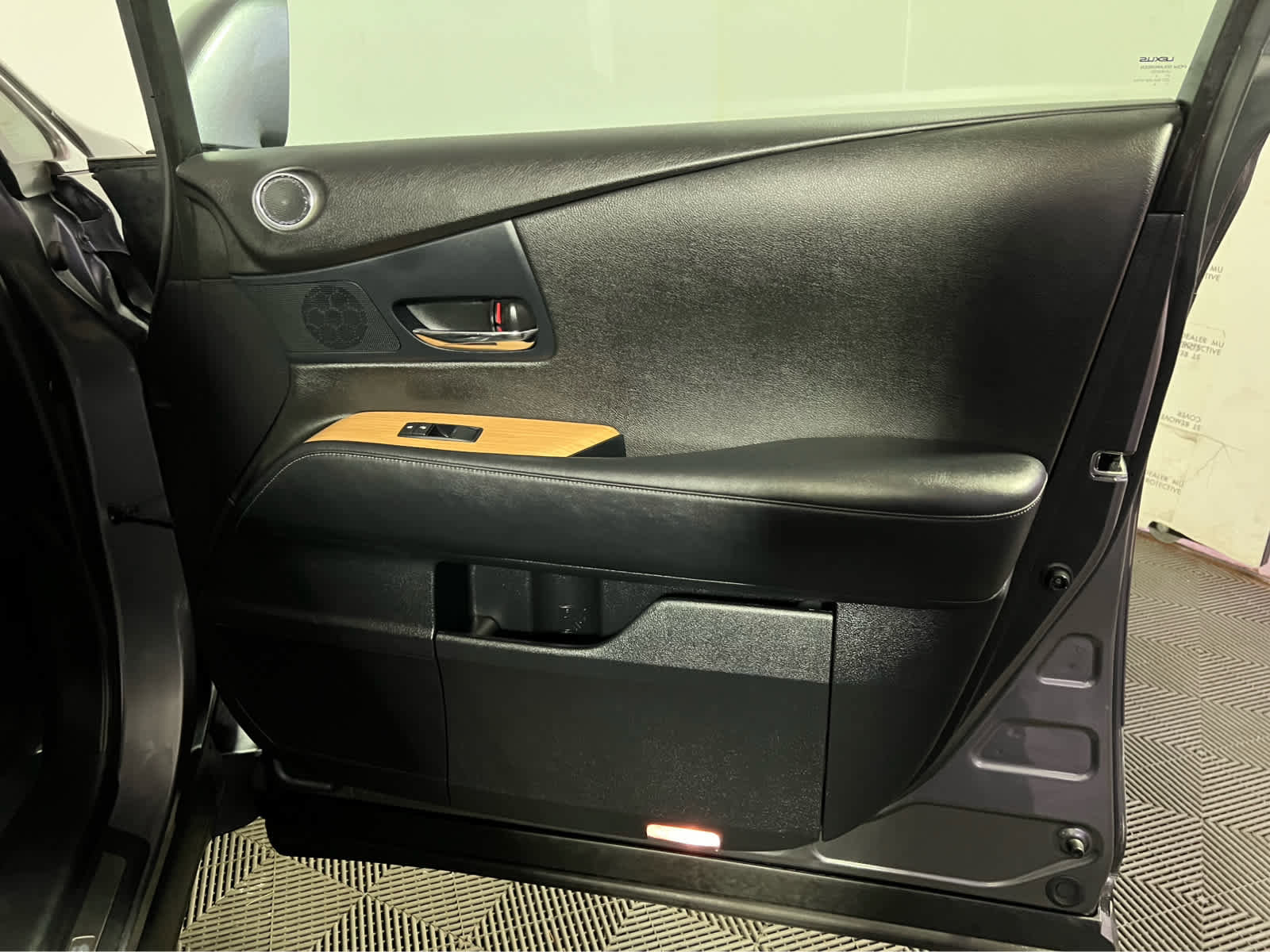 Used 2015 Lexus RX 450h AWD image 30