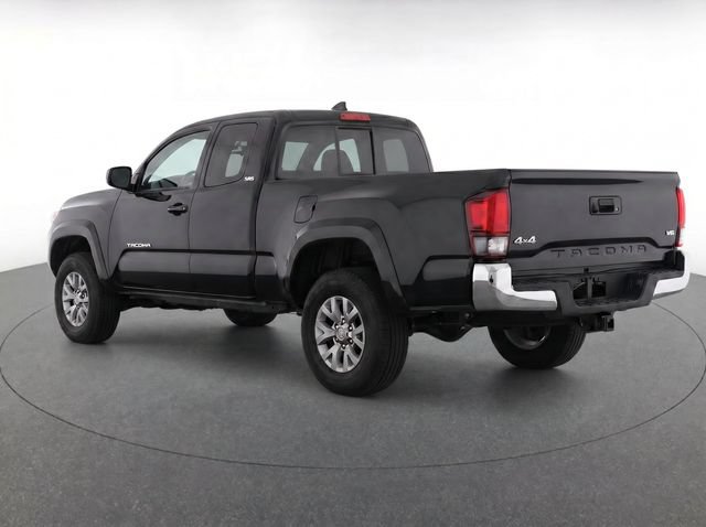 Used 2018 Toyota Tacoma SR5 AWD/4WD image 3
