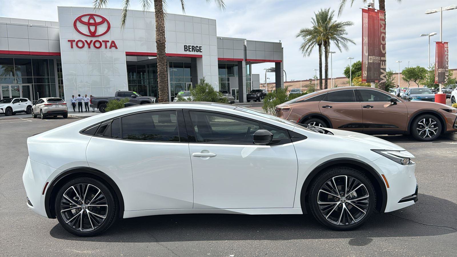 Used 2025 Toyota Prius XLE image 8