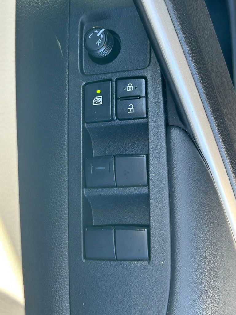 New 2025 Toyota Corolla Cross LE w/ Moonroof Package FWD image 23