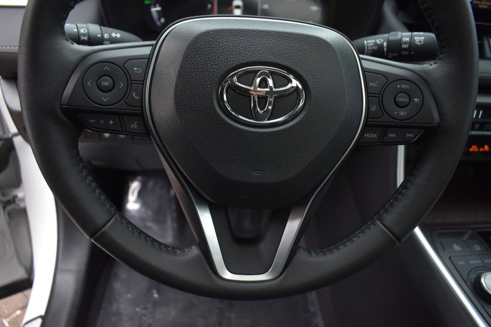 Used 2023 Toyota RAV4 Limited image 14