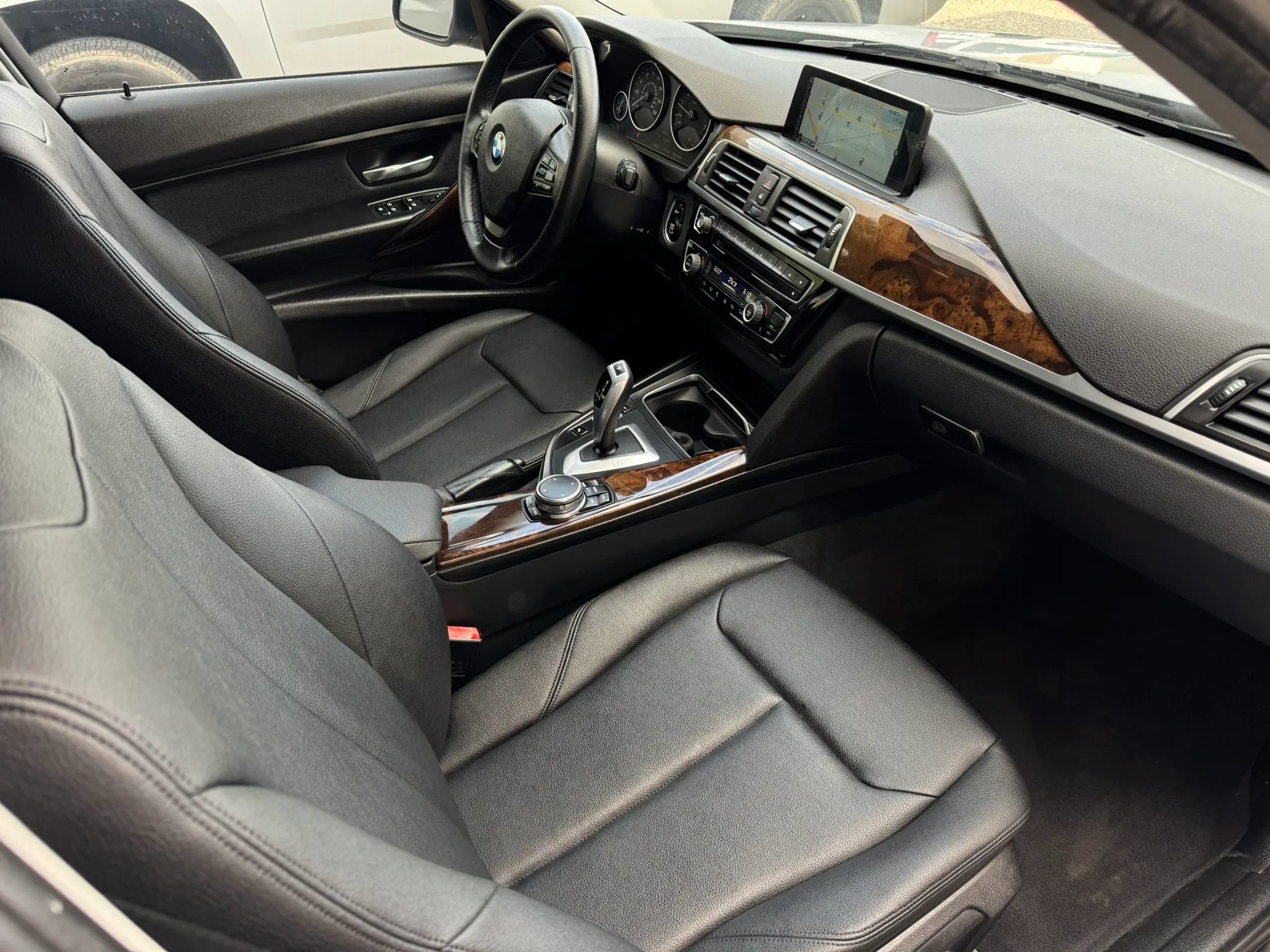 Used 2016 BMW 320i Sedan RWD image 19