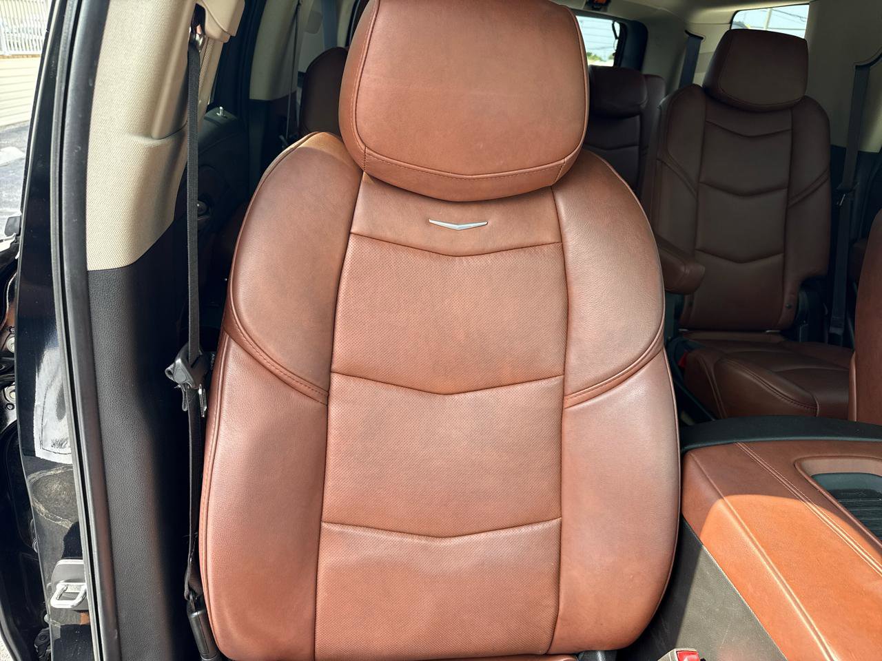 Used 2018 Cadillac Escalade Premium Luxury AWD/4WD image 10