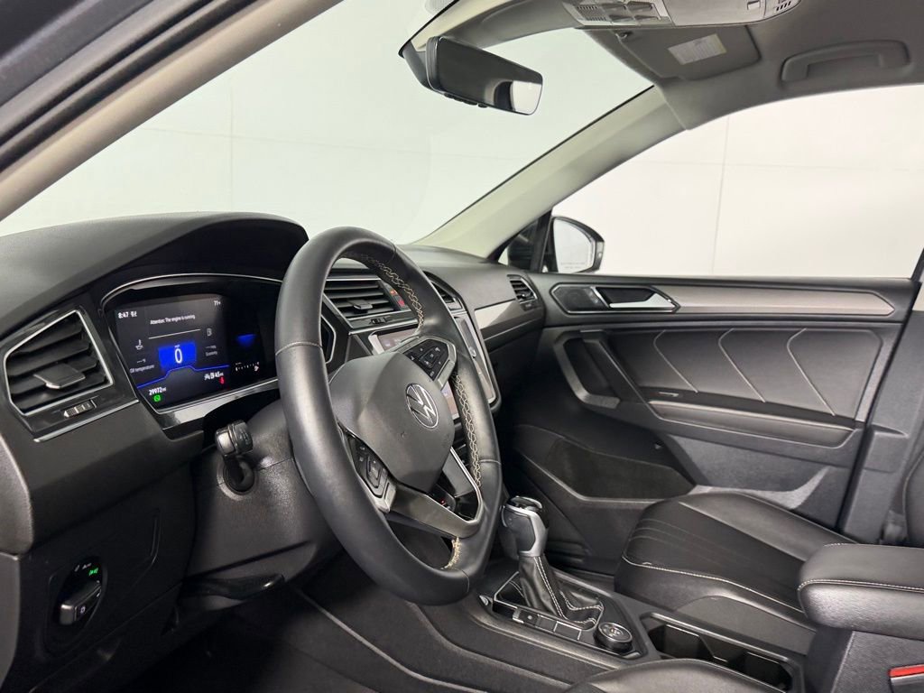 Used 2022 Volkswagen Tiguan SE image 23