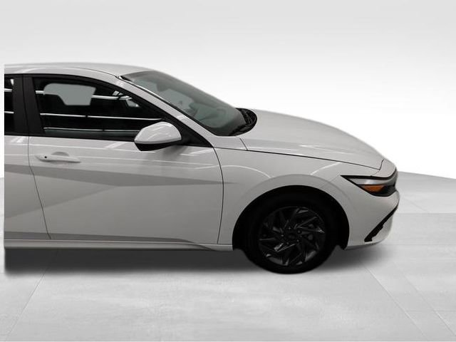 Used 2024 Hyundai Elantra SEL image 18