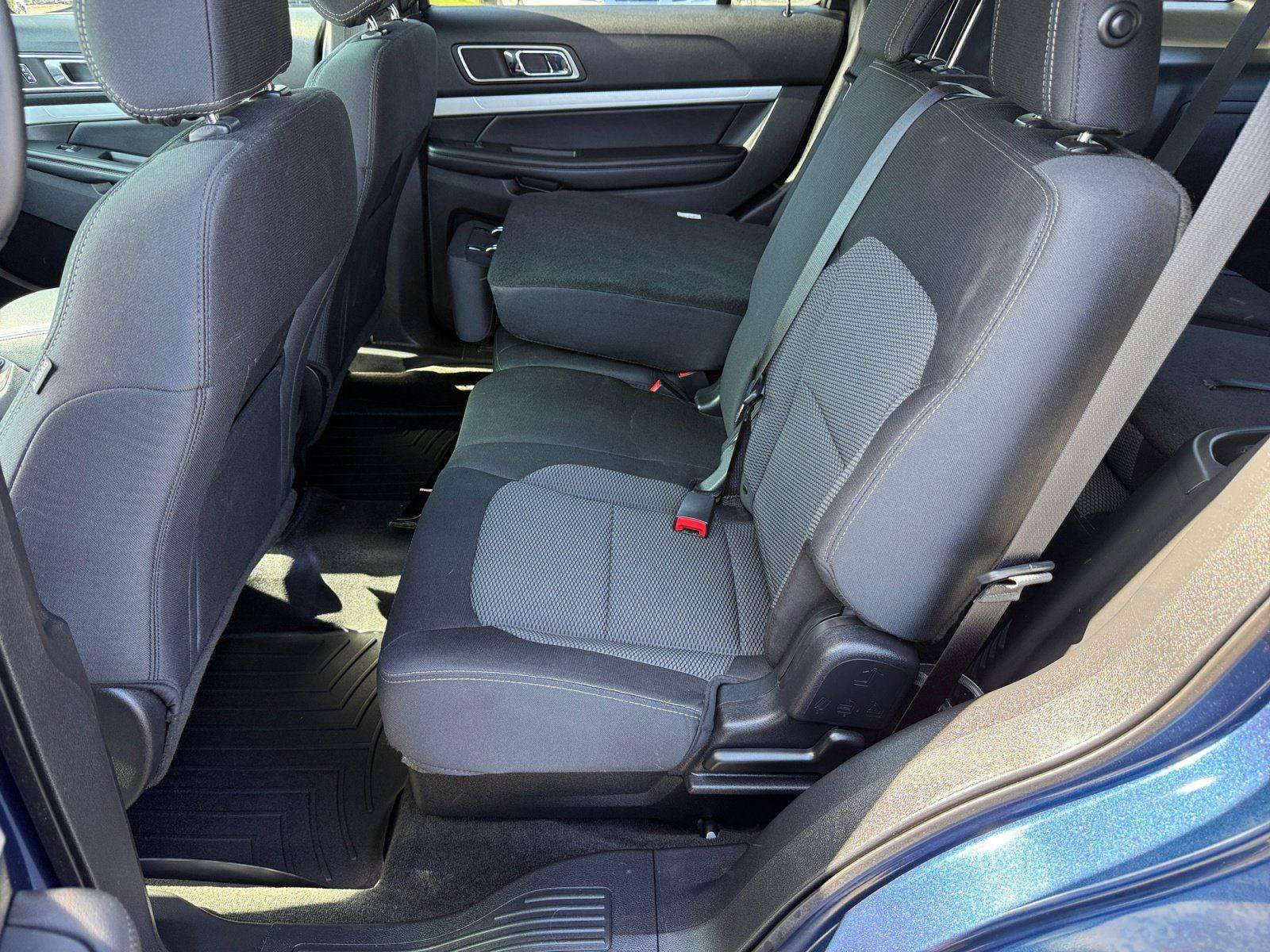 Used 2017 Ford Explorer XLT AWD/4WD image 11