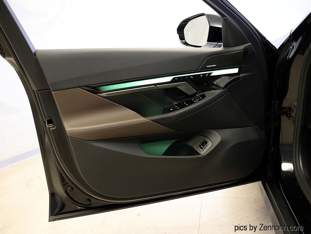 Certified 2026 BMW 540i xDrive image 28