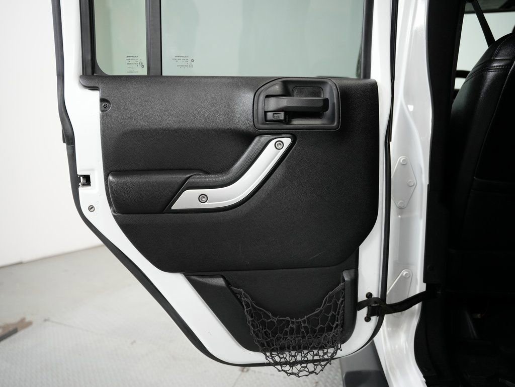 Used 2015 Jeep Wrangler Unlimited Sahara w/ Connectivity Group image 37
